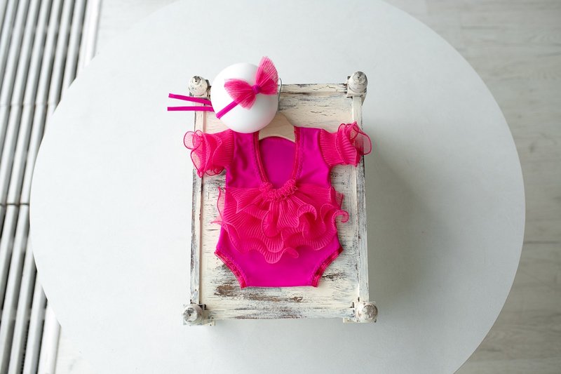 Pink bodysuit with lace for newborn girls:the perfect outfit for a little girl - เครื่องประดับ - โลหะ สึชมพู