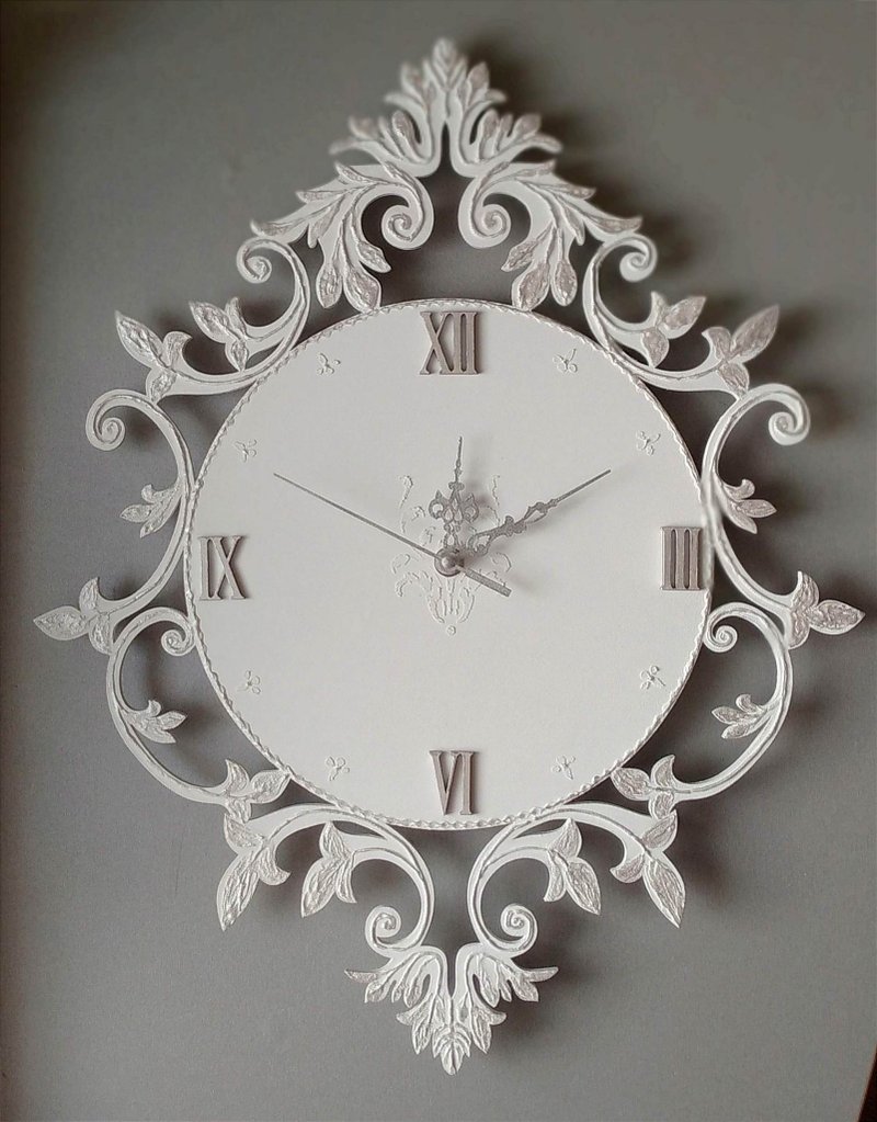 掛鐘 Small white wall clock with silver ornaments in vintage style Silent clock - 時鐘/鬧鐘 - 木頭 白色