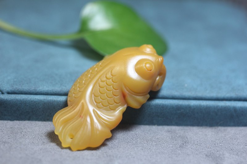 【年年有餘】精品黃蠟石雕刻如魚得水掛件掛飾吊墜送禮自戴佳品 - 項鍊 - 玉石 橘色