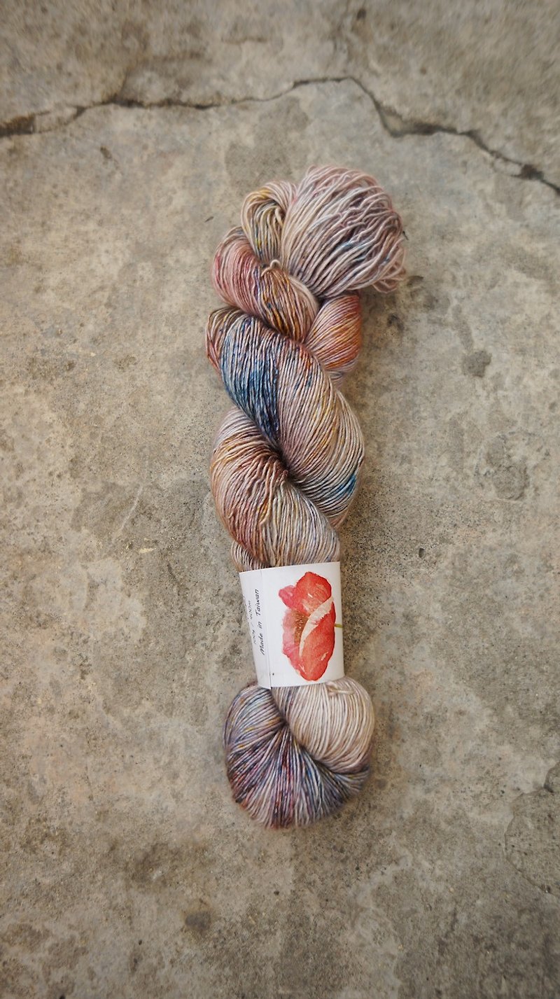 Hand-dyed lines. Pearl shell. (Super wash Merino / silk / single unit) - Knitting, Embroidery, Felted Wool & Sewing - Wool 