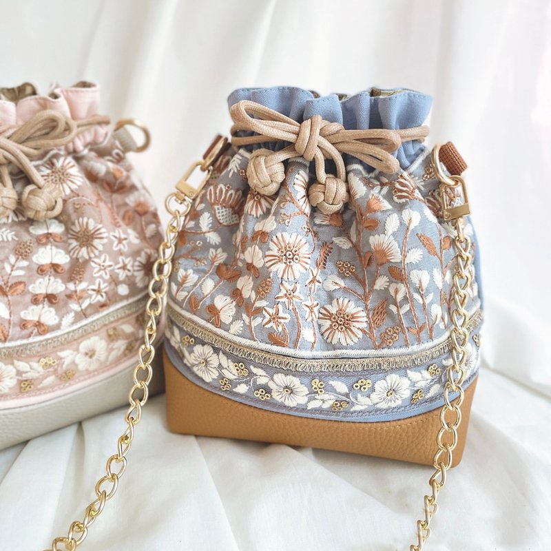 Indian embroidery trim / bucket bag - กระเป๋าแมสเซนเจอร์ - หนังเทียม สีน้ำเงิน