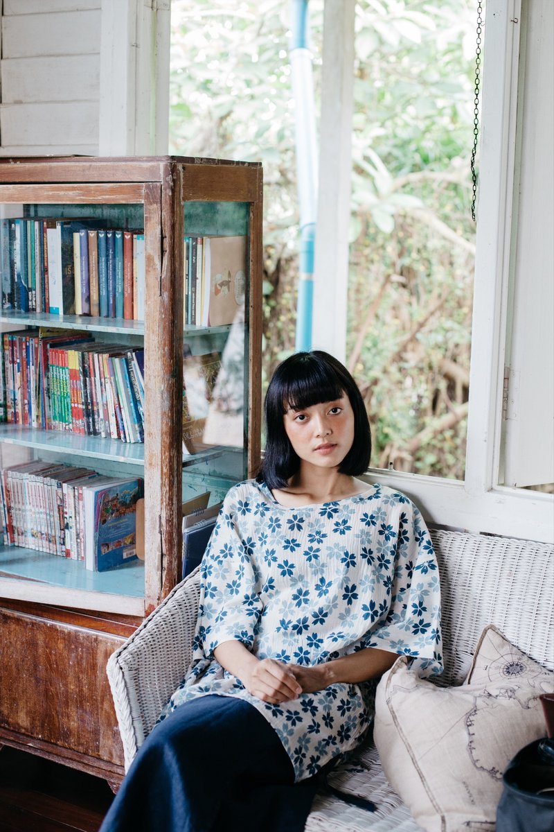 Mulmul sakura oversized T-shirt - 帽T/大學T - 棉．麻 藍色