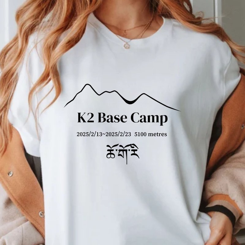 K2 Base Camp 文字系列 中性短袖上衣 健行登山戶外愛好 - 女 T 恤 - 棉．麻 白色