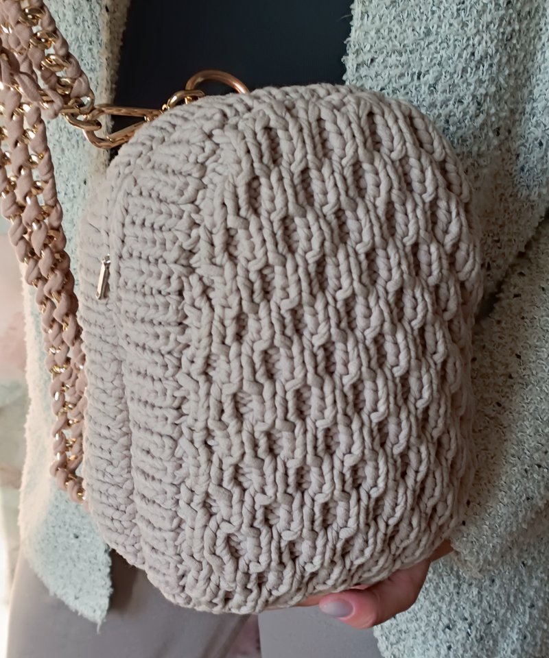 Beige backpack Knit handmade backpack for women - กระเป๋าเป้สะพายหลัง - ผ้าฝ้าย/ผ้าลินิน สีทอง