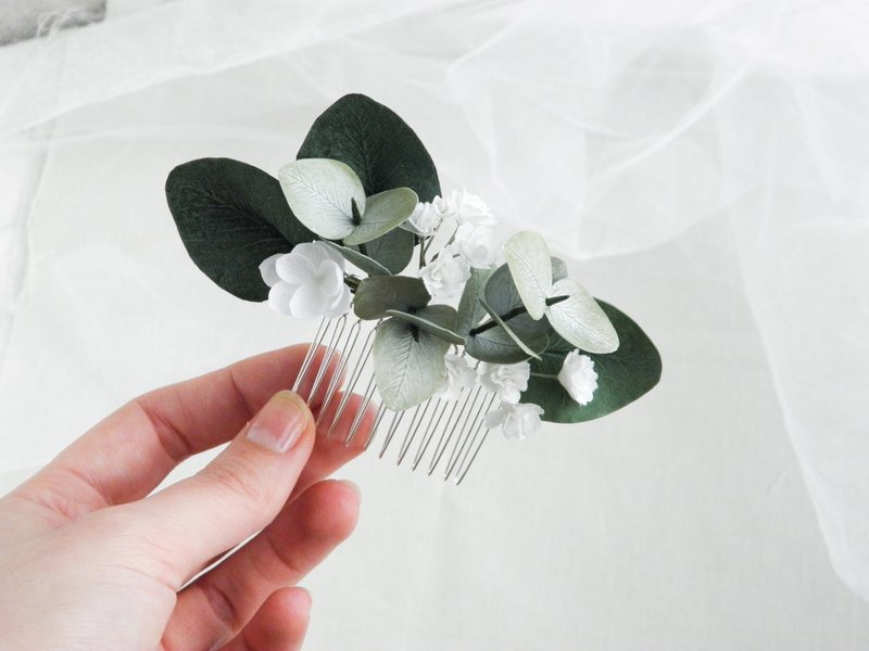 Bridal hair comb with gypsophila and eucalyptus Flowers hair comb bride - เครื่องประดับผม - วัสดุอื่นๆ สีเขียว