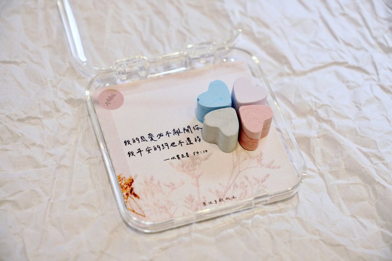 Original feeling Cement lucky four-leaf clover My love Chinese scripture-diffusing Stone - Fragrances - Cement Multicolor