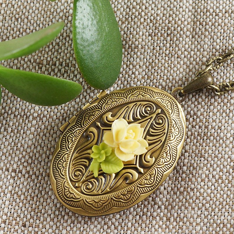 Tea Rose Floral Bronze Oval Photo Locket Pendant Necklace Woman Jewelry Gift - Necklaces - Copper & Brass Yellow
