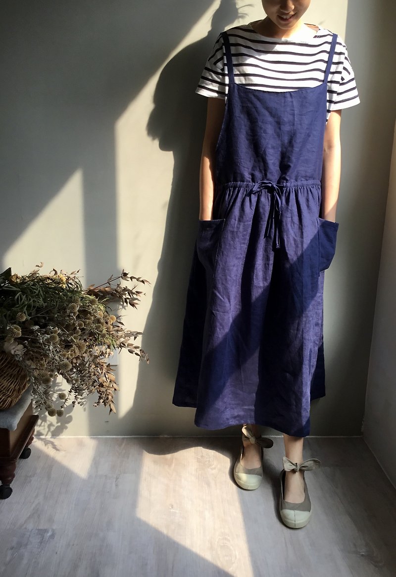 Little sun / youth blue dress / vest skirt / style apron 100% linen - ชุดเดรส - ผ้าฝ้าย/ผ้าลินิน สีน้ำเงิน