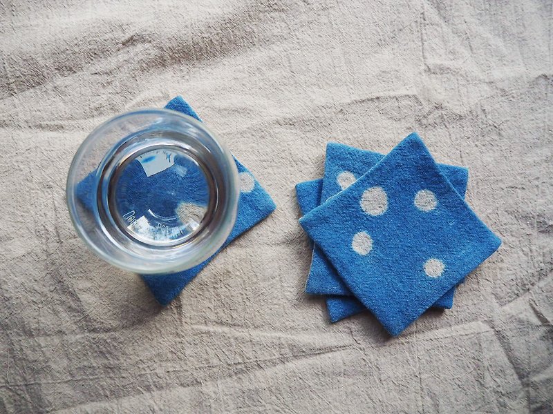 indigo dot | Indigo fabric coasters | set of 4 - 杯墊 - 棉．麻 藍色