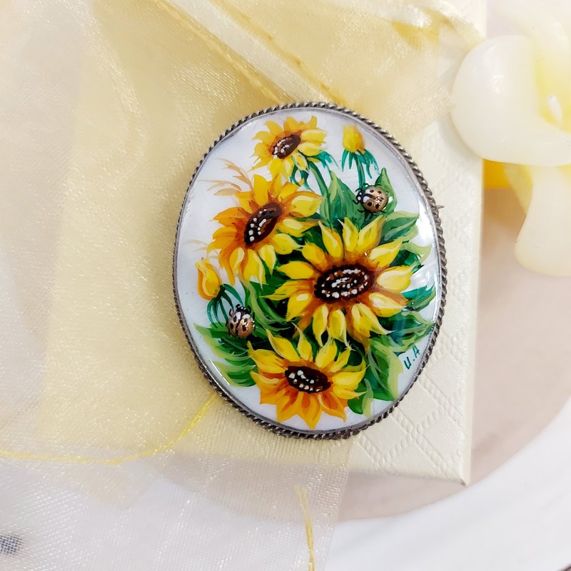 Bright Sunflowers with a ladybugs hand painted on rustic floral pearl brooch - Brooches - Shell Yellow