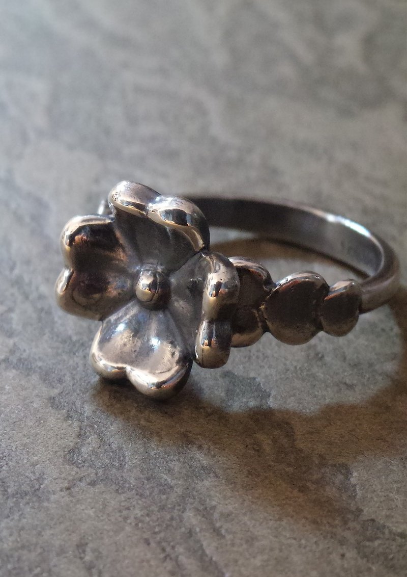 Silver 925 Lucky Clover Ring of Love - แหวนทั่วไป - โลหะ สีเงิน