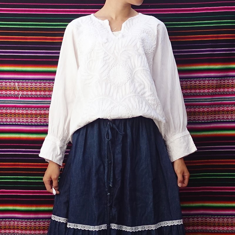 BajuTua / Vintage / Mexican Chiapas White Full Hand Embroidered Shirt - เสื้อผู้หญิง - ผ้าฝ้าย/ผ้าลินิน ขาว