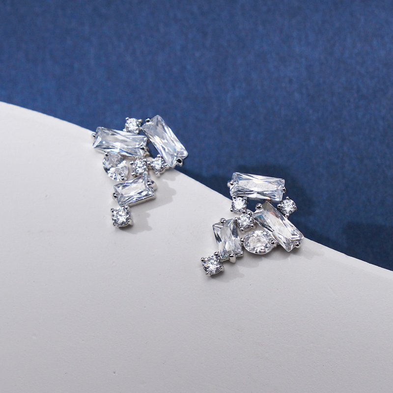 Brilliant row of diamond earrings, anti-allergic ear acupuncture, dazzling row of diamonds series - ต่างหู - ทองแดงทองเหลือง สีเงิน