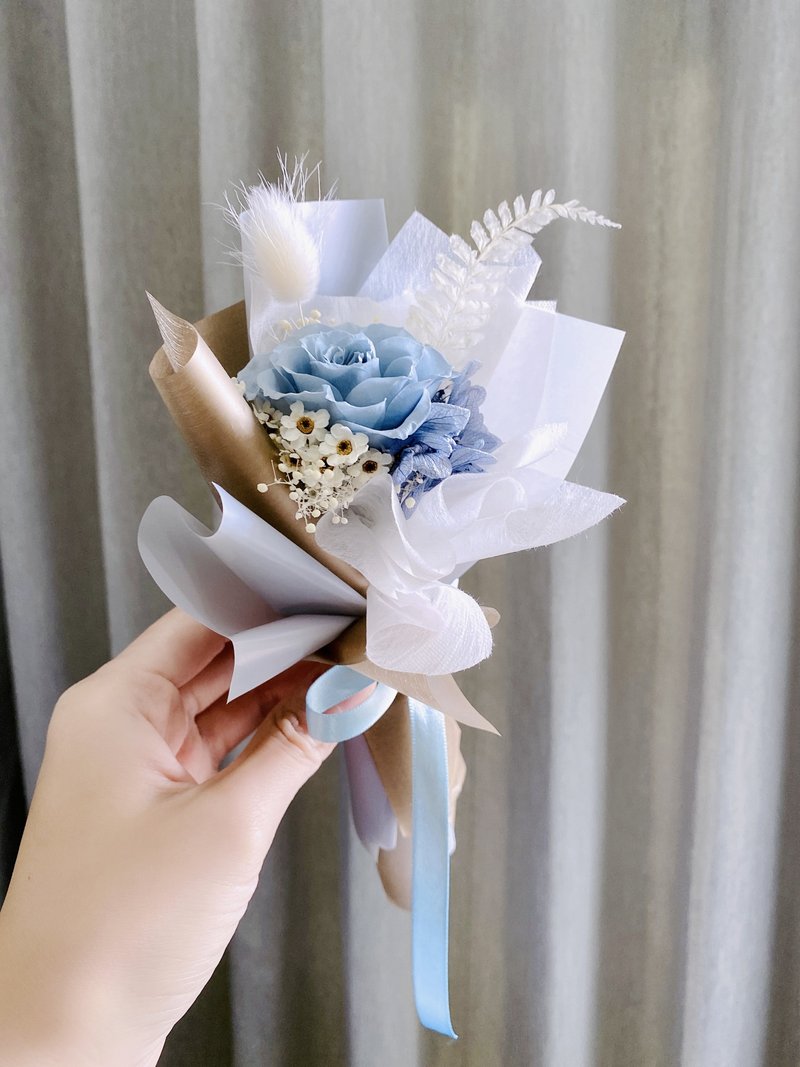 天使藍 日本永生玫瑰小花束/雙色包裝/情人節/生日禮物/畢業花束 - 乾燥花/永生花 - 植物．花 藍色