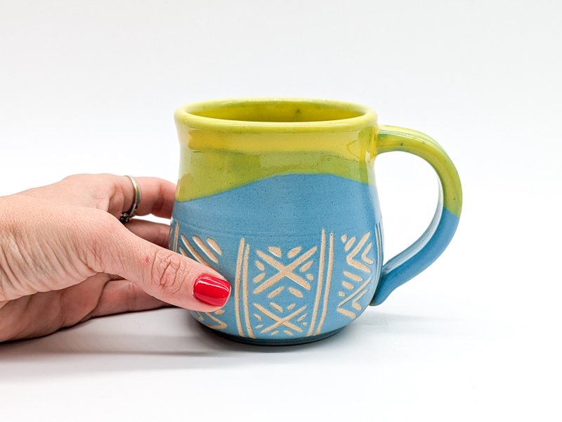 Pottery cup 350 ml Vyshyvanka Made in Ukraine Blue and yellow mug handmade - แก้ว - ดินเหนียว สีน้ำเงิน