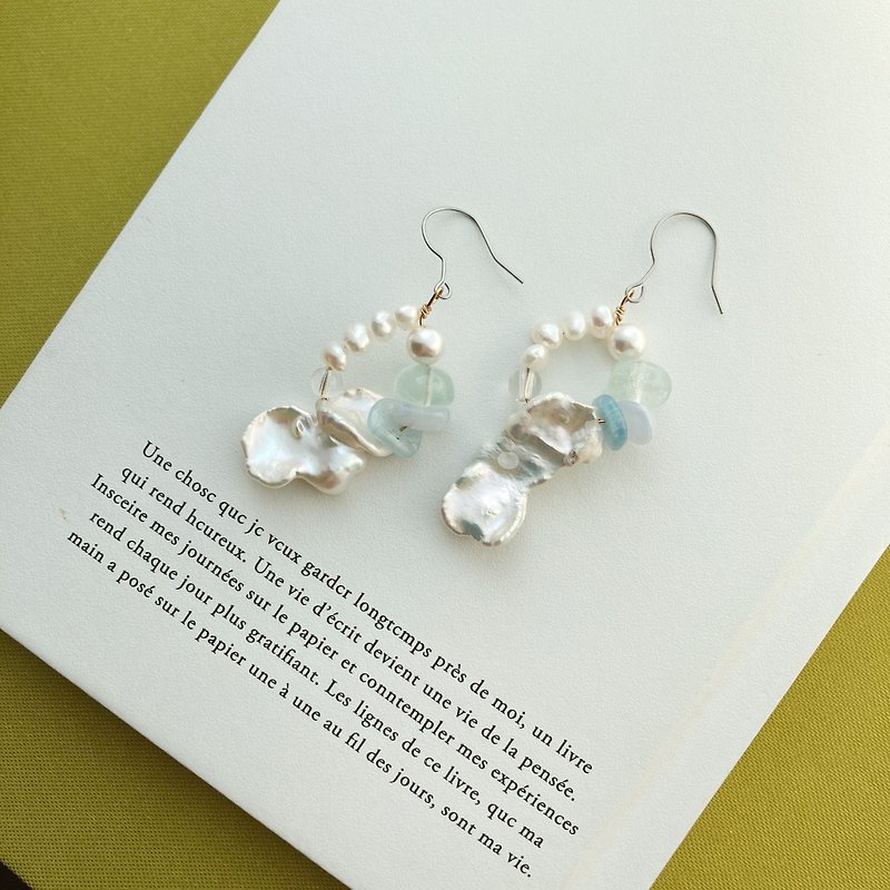 【Embrace III】Asymmetrical special-shaped natural pearl earrings - Earrings & Clip-ons - Pearl White