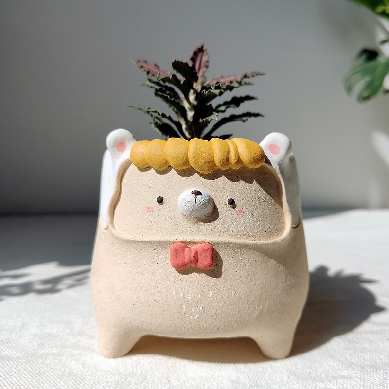 Cute gentle bear planter. Handmade terracotta 植木鉢 - 花瓶・植木鉢 - 陶器 