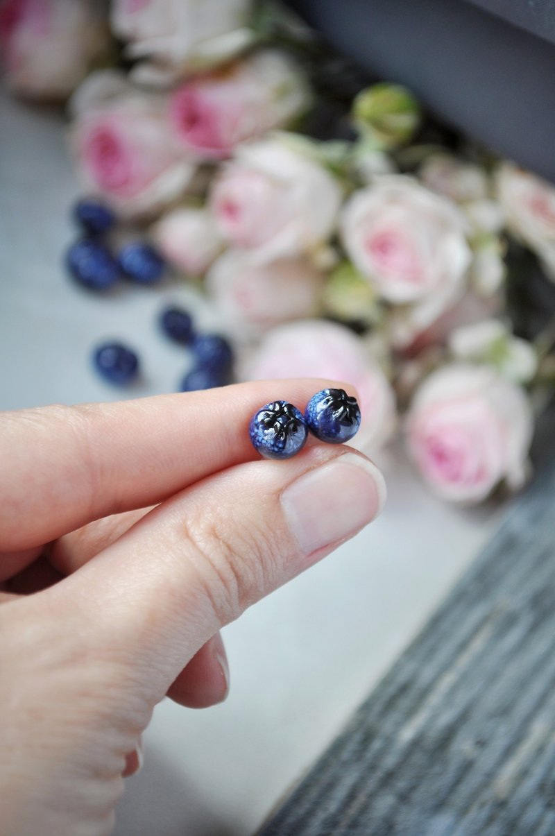 Little blueberry ear studs stud earrings cute food tiny mini berries lover - 耳環/耳夾 - 玻璃 藍色