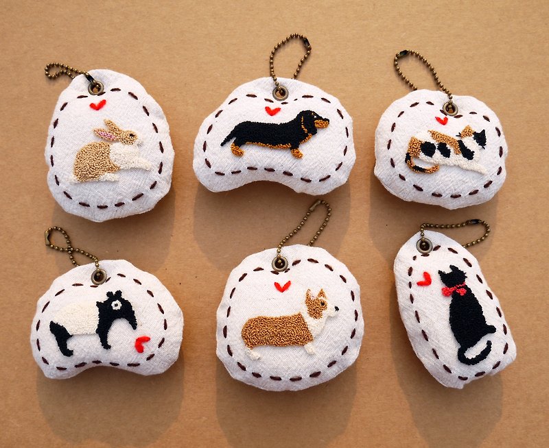 Russian embroidery animal key ring - Keychains - Cotton & Hemp 