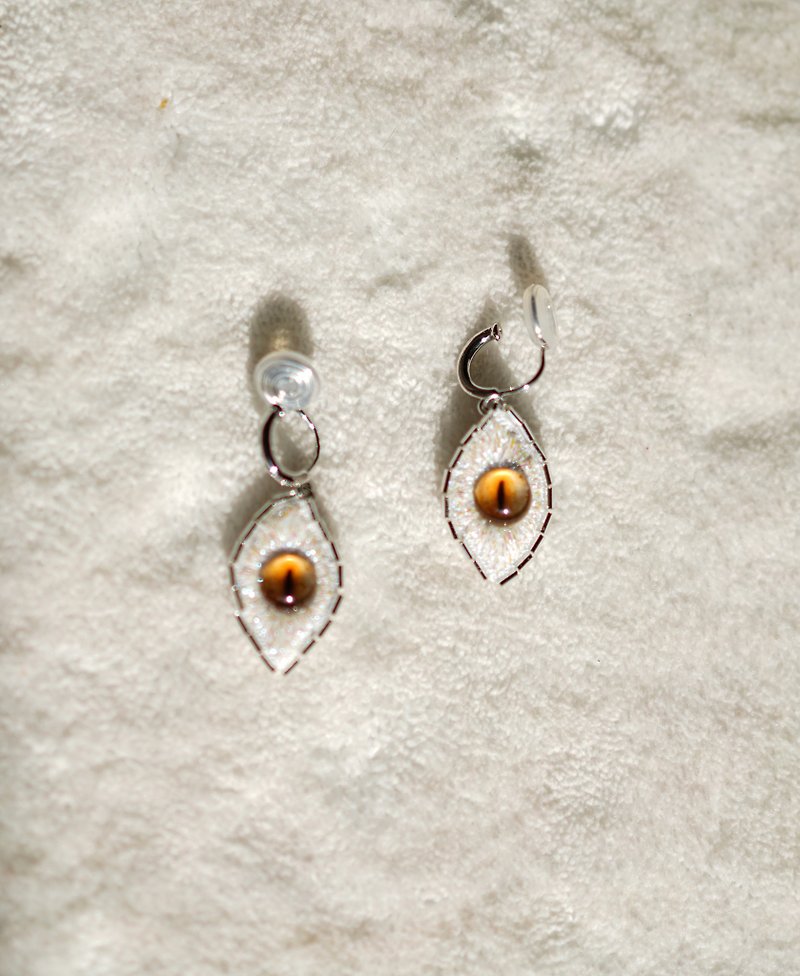 Hand embroidered earrings/ear clips/original design/eyes - ต่างหู - งานปัก หลากหลายสี