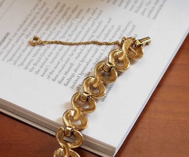 Classic Gold Alphabet S Bracelet