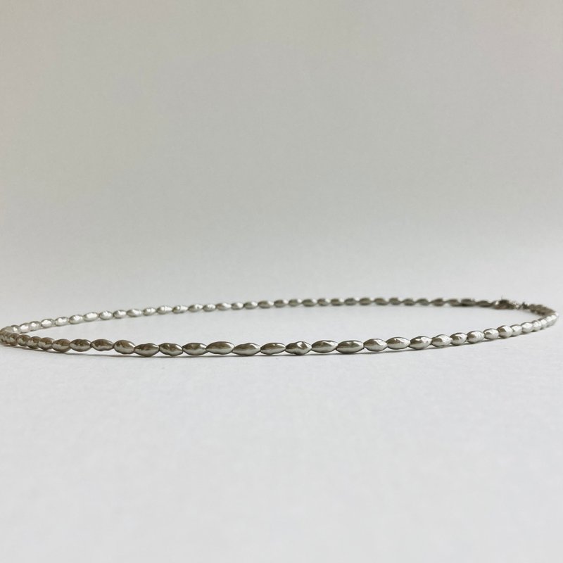 ガラスバロックパールミディアムネックレス/約3x6mm約50cm+5cm/ライトフレンチグレー/made in japan - 項鍊 - 玻璃 銀色