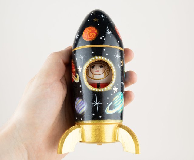 宇宙船の木のおもちゃ|かわいい宇宙飛行士とロケット船|子供のための木のおもちゃ - ショップ FirebirdWorkshop 知育玩具・ぬいぐるみ  - Pinkoi