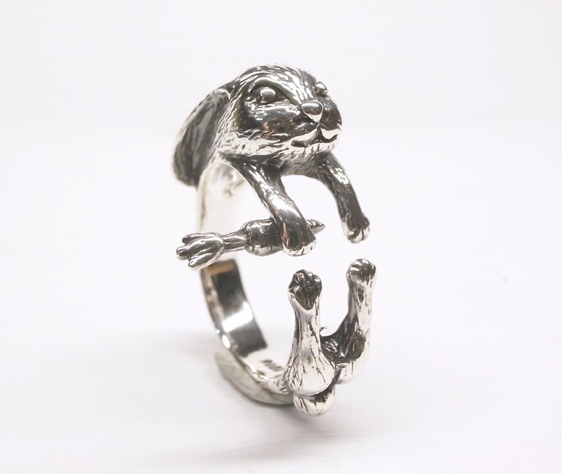 二毛銀【動物系列─抱著胡蘿蔔的兔子-環抱戒指】銀 - 戒指 - 銀 銀色