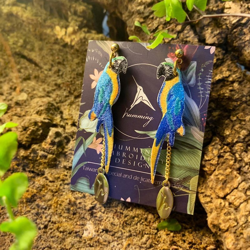 耳環 藍黃金剛鸚鵡 鳥 刺繡 手工 耳夾 禮盒 禮物 - 耳環/耳夾 - 繡線 藍色