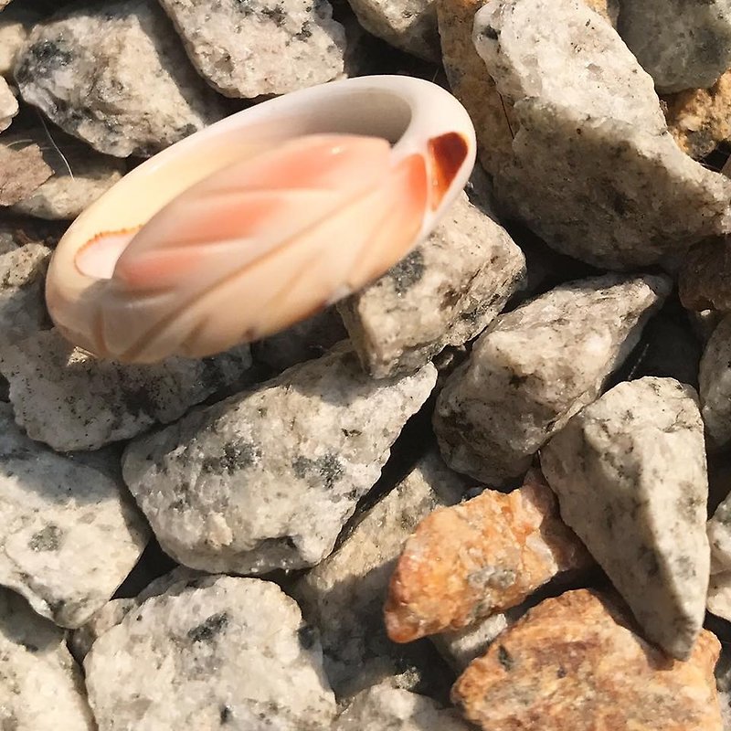 【Lost And Find】Natural  mother of pearl leaf ring - General Rings - Gemstone White