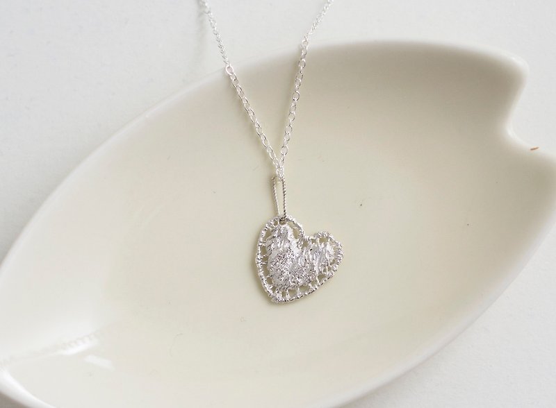 Lace Love Pendant Necklace Handmade 925 Sterling Silver - สร้อยคอ - เงินแท้ สีเงิน