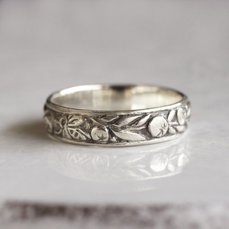 Blueberry&Bee ring R068SV - 戒指 - 其他金屬 銀色
