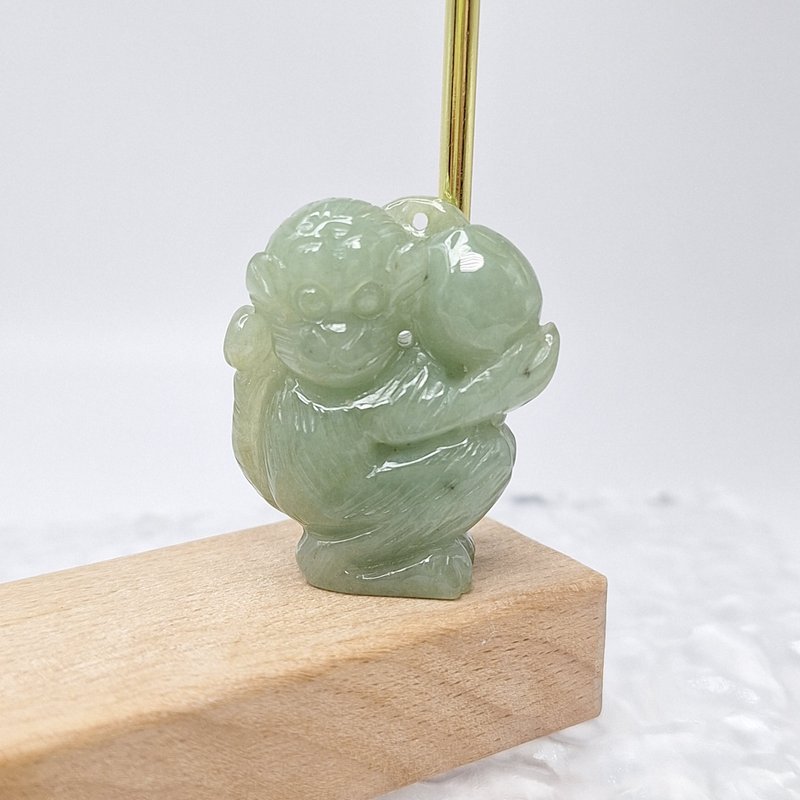 Ice rich green hand-carved cute monkey pendant | Natural Burmese jade A grade jade - Necklaces - Jade 