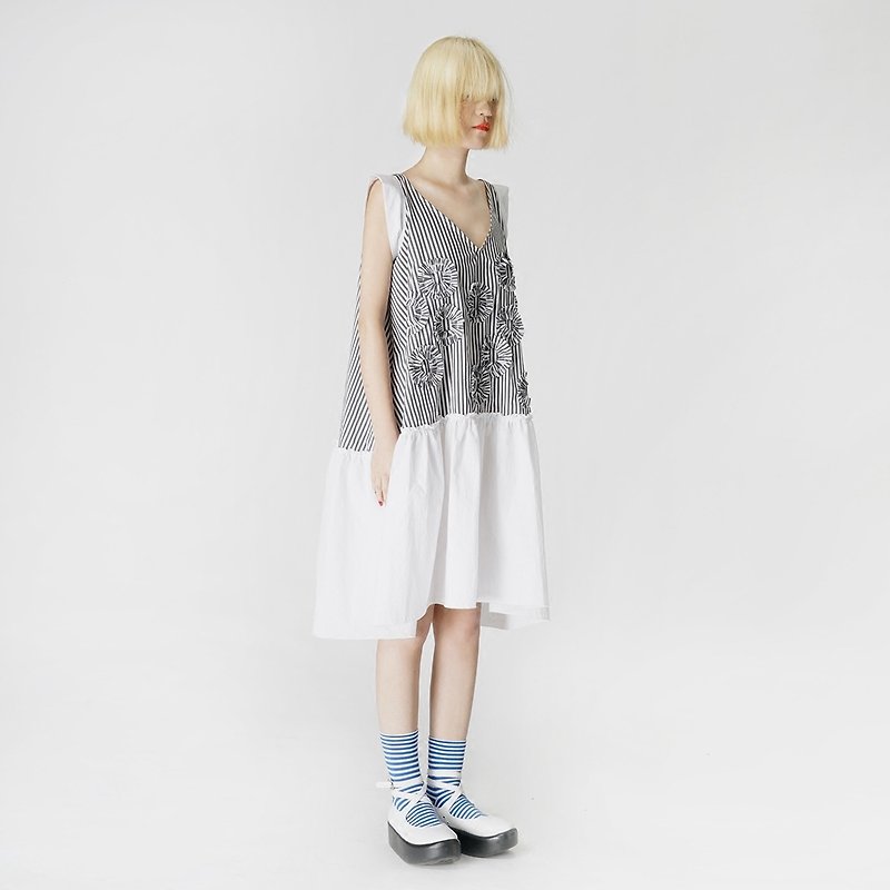灰條紋折花綴白裙 連身裙 洋裝 - imakokoni - 洋裝/連身裙 - 棉．麻 灰色