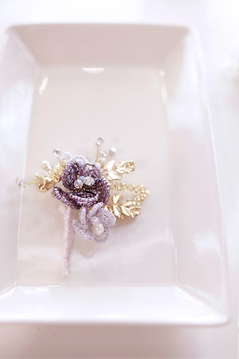 Beads Flower Corsage Purple gold ornate beaded groom, wedding corsage - เข็มกลัด - โลหะ สีม่วง