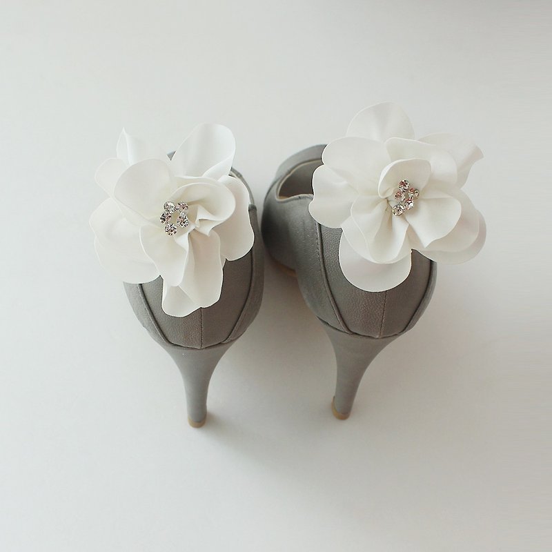 วัสดุอื่นๆ แผ่นรองเท้า ขาว - Elegant Decorative ivory flower Bridal Shoe Clips  for Wedding Party