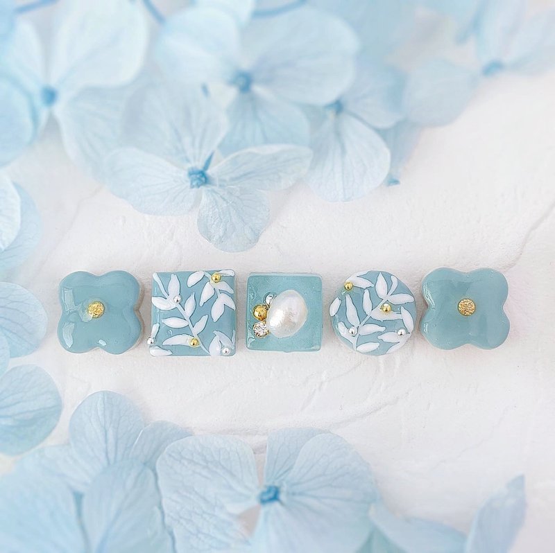 Gentle Blue Leaf Flower lover Mino Ware Glass Clip-On Summer Earrings Pale Blue - ต่างหู - ดินเผา สีน้ำเงิน