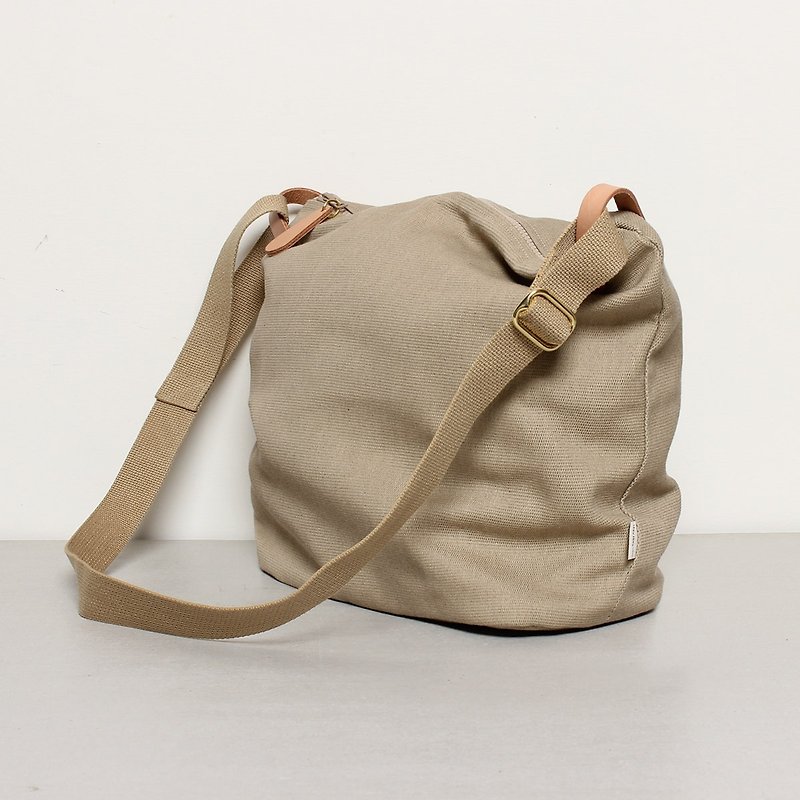 Dumpling bag Tote bag Large capacity Daily Super easy to use - Dark Grey - กระเป๋าแมสเซนเจอร์ - ผ้าฝ้าย/ผ้าลินิน สีกากี