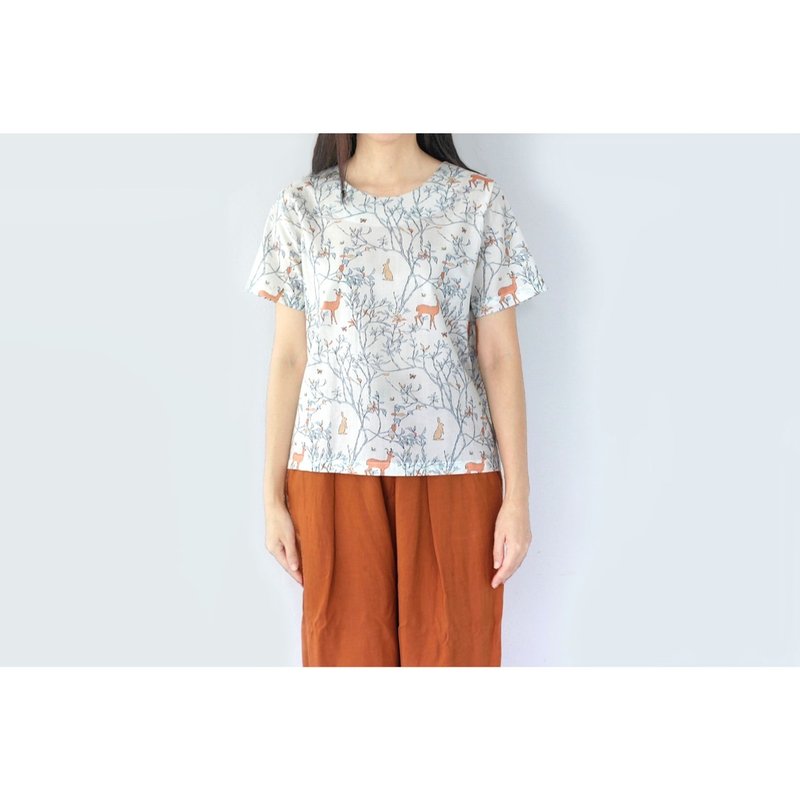 Simple shirt with deer and rabbit pattern - Women's Tops - Cotton & Hemp Multicolor