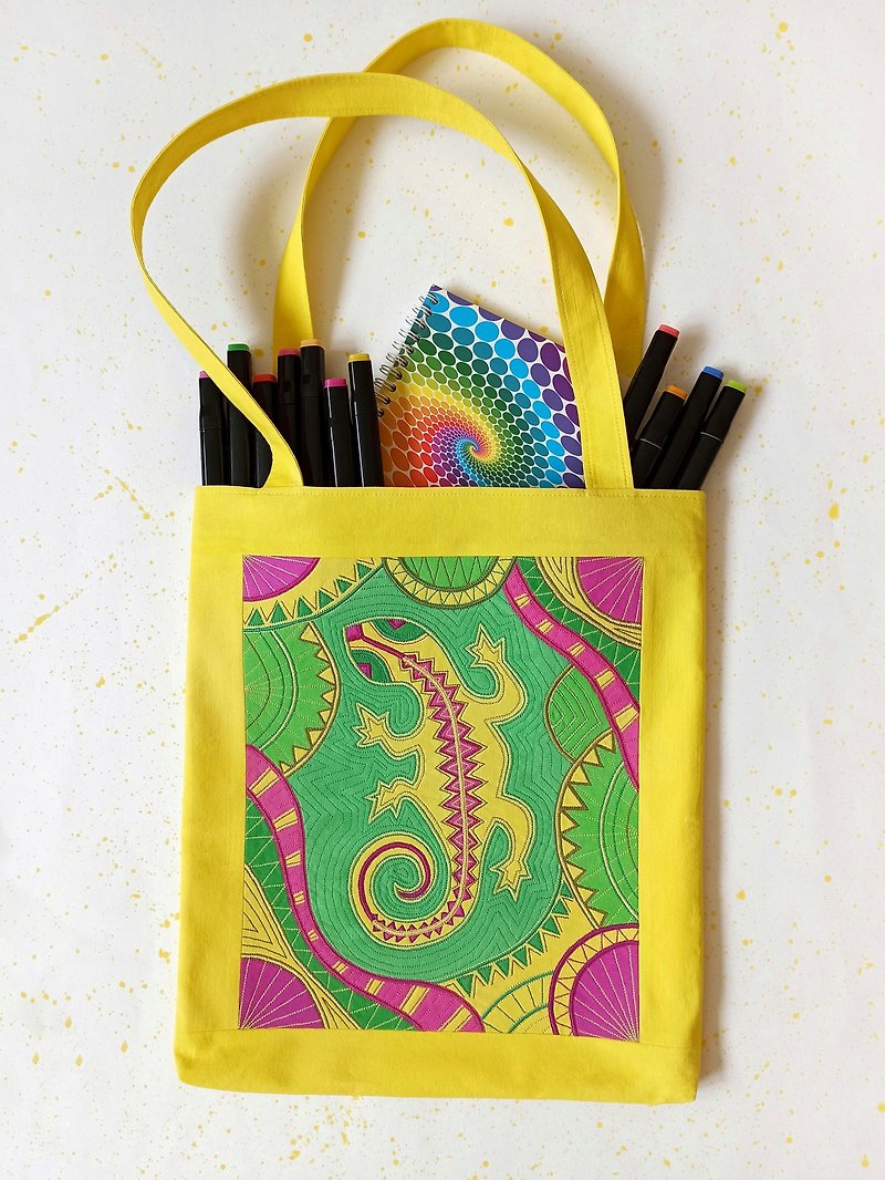 ผ้าฝ้าย/ผ้าลินิน กระเป๋าถือ สีเหลือง - Women's Yellow Shopper Bag. Author's embroidery and hand-painted African Lizard
