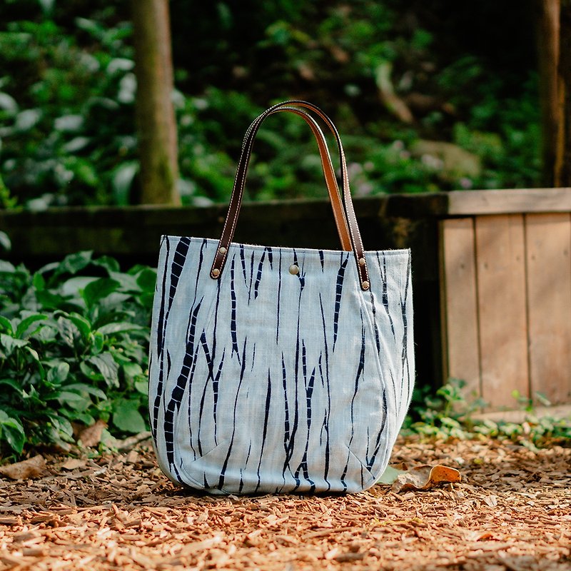 Zhuo also blue dyed - shoulder bag (sugar dye) - กระเป๋าแมสเซนเจอร์ - ผ้าฝ้าย/ผ้าลินิน สีน้ำเงิน
