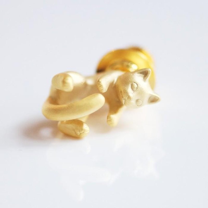 猫ピンブローチ　ラテュ　ゴールド - 胸針 - 其他金屬 金色