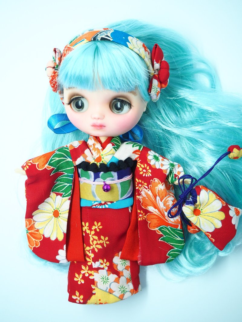 Cute red kimono and doll - 公仔/玩偶 - 絲．絹 紅色