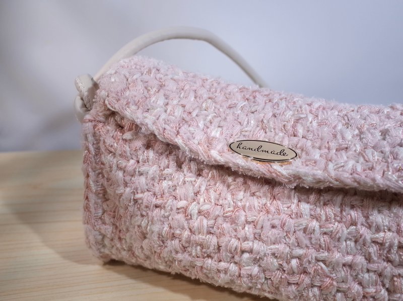 Hand mixed thread series 003 pink and tender beautiful girl armpit bag handmade wool crochet - Messenger Bags & Sling Bags - Other Materials Pink