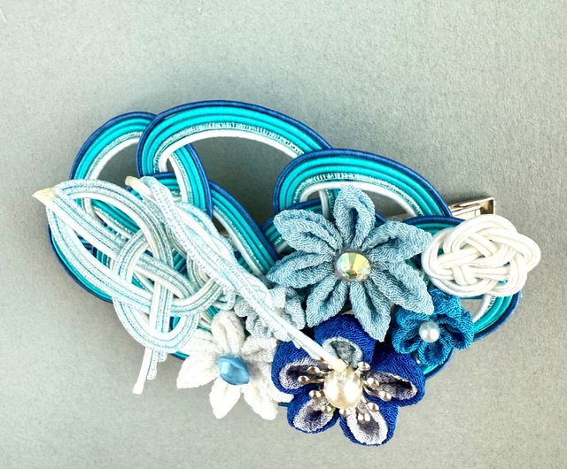 シー陶器とつまみ細工のヘアクリップ シー陶器とつまみ細工のヘアクリップ