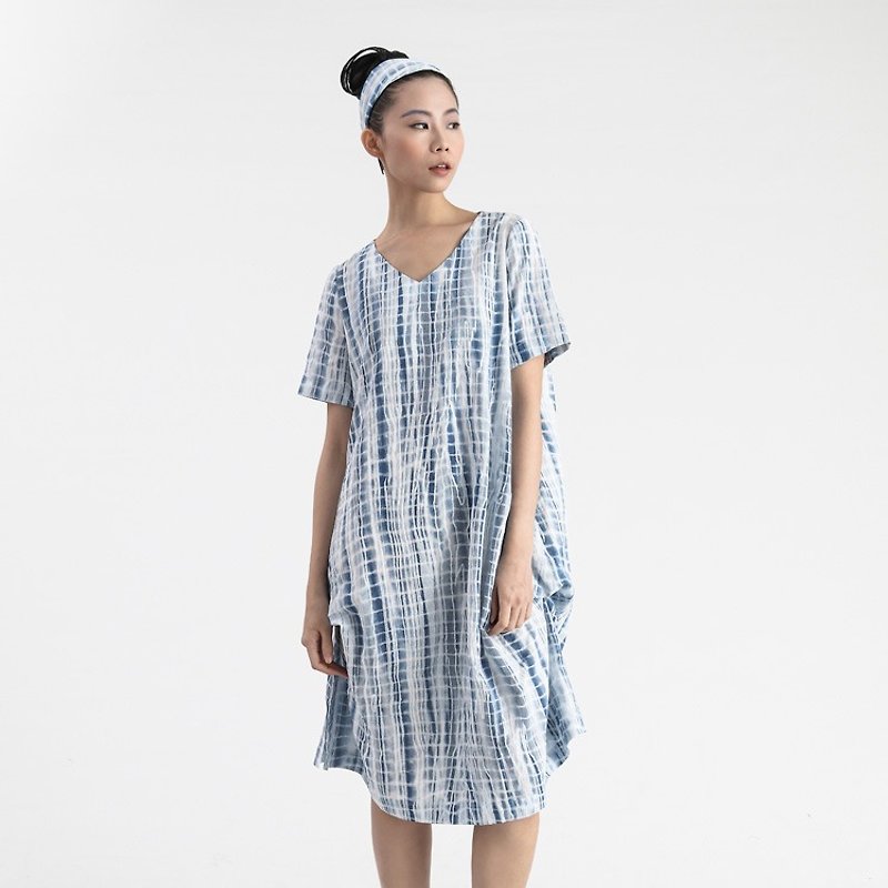 【Made-to-order】Sky blue stripe dress - ชุดเดรส - ผ้าฝ้าย/ผ้าลินิน สีน้ำเงิน