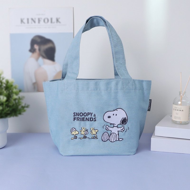 Peanuts史努比牛仔風刺繡手提袋 M Size友你真好-Snoopy 雙面便當 - 手提包/手提袋 - 聚酯纖維 多色