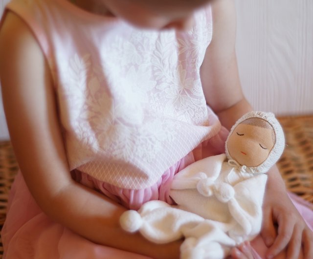 低価最安値赤ちゃんサーラ　ウォルドルフ人形 人形