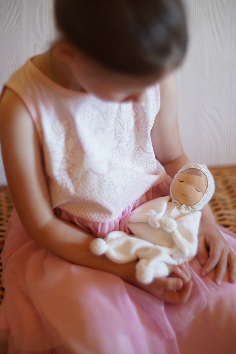 Waldorf doll Soft baby doll First doll Handmade rag doll - 寶寶/兒童玩具/玩偶 - 羊毛 白色