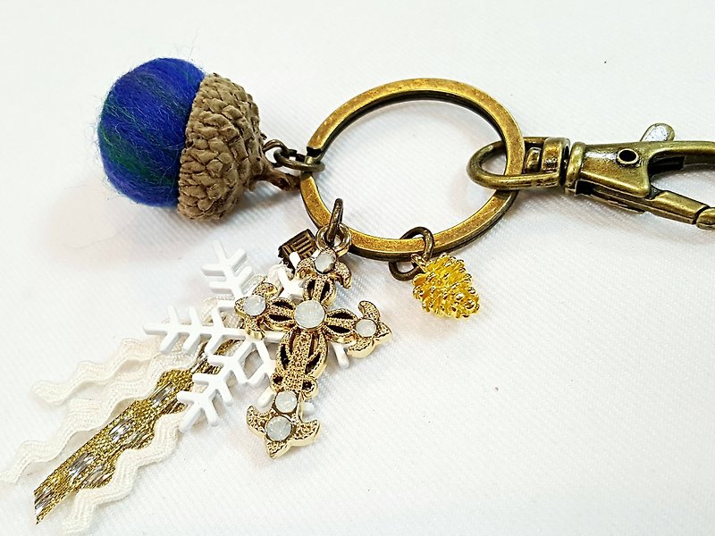Paris*Le Bonheun. cross. Wool felt acorns. Pine cone key ring charm - Keychains - Other Metals Blue